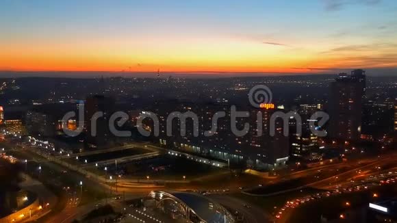 波兰卡托维兹市的空中日落景色无人射击视频的预览图
