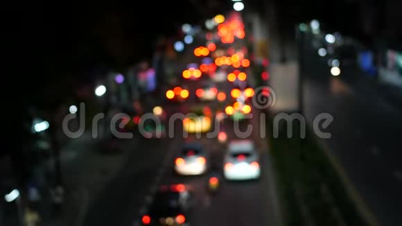 路上的顶景红绿灯视频的预览图