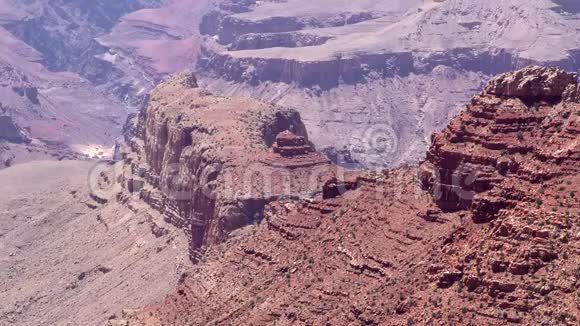 亚利桑那州大峡谷大峡谷中一个大型岩层的近景视频的预览图