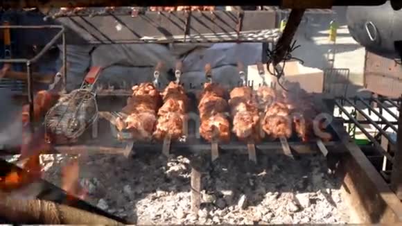烤肉串上的肉视频的预览图