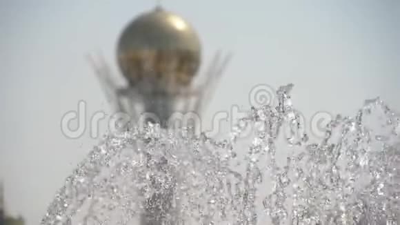位于哈萨克斯坦首都努尔苏丹的喷泉视频的预览图