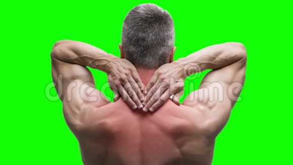 颈部疼痛老年肌肉男子背疼绿色背景色度键4K视频视频的预览图