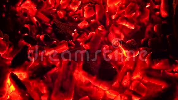 红色的热煤视频的预览图
