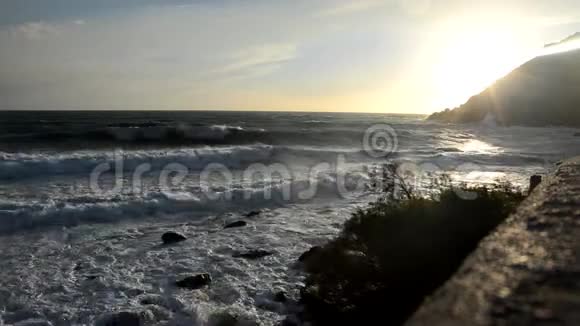 意大利海岸的波浪视频的预览图