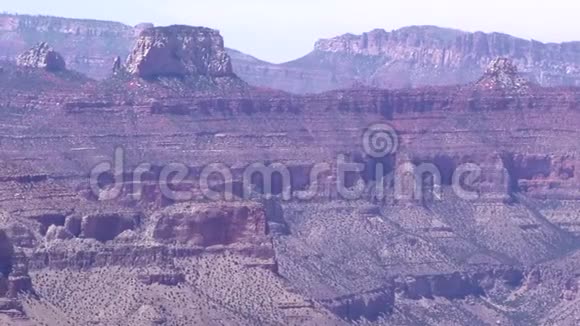 亚利桑那州大峡谷一个横跨一个编队的平底锅从南缘看到视频的预览图