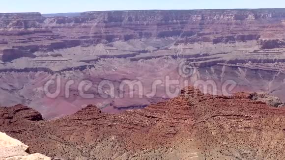 亚利桑那州大峡谷大峡谷对面的一个长盘视频的预览图