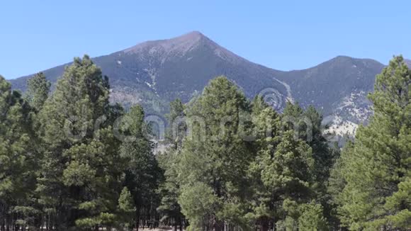 亚利桑那州弗拉格斯塔夫汉弗莱山顶亚利桑那州最高的山峰海拔12633英尺视频的预览图