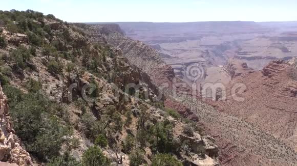 亚利桑那州大峡谷沿着南缘一个编队的一侧景观视频的预览图
