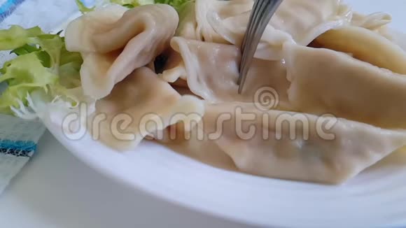 饺子叉慢镜头拍摄视频的预览图