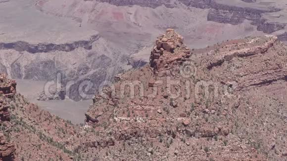 亚利桑那大峡谷大峡谷中间的岩石穹顶的近处视频的预览图