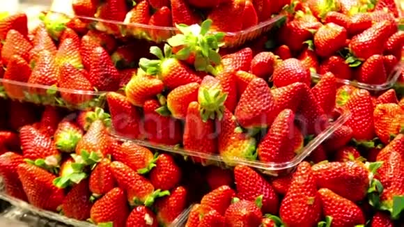 容器里的草莓视频的预览图