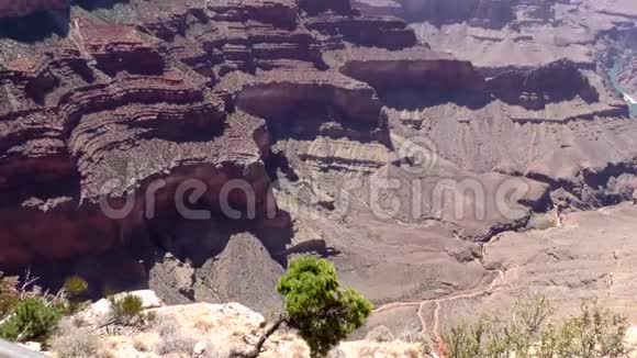 亚利桑那州大峡谷一个变焦和平底锅到大峡谷的地板视频的预览图