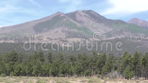 亚利桑那州日落火山口亚利桑那州北部的旧金山峰的景色视频的预览图