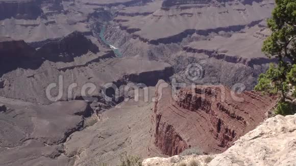 亚利桑那州大峡谷俯视大峡谷底部视频的预览图