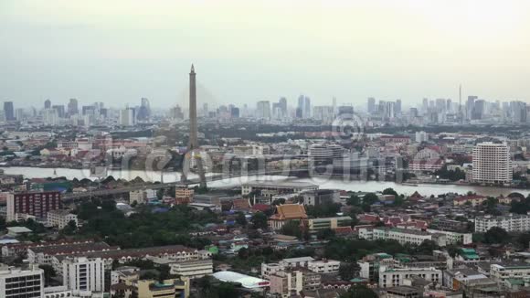 泰国曼谷Rama8桥和摩天大楼视频的预览图