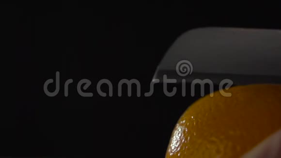 刀锋削橘皮视频的预览图
