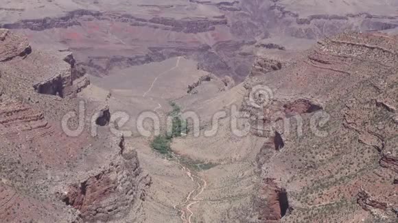 亚利桑那州大峡谷大峡谷的光明天使小径的宽阔视野视频的预览图