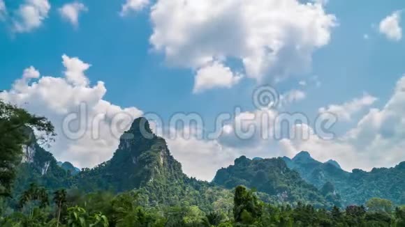 泰国高索石灰石山白天的电影时间视频的预览图