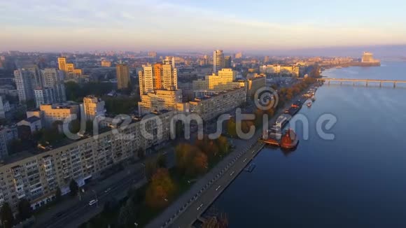 夏季市区Dnipropetrovsk的鸟瞰图视频的预览图