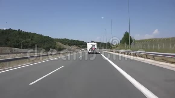 在隧道驾驶汽车地铁交通在希腊旅行波夫视频的预览图