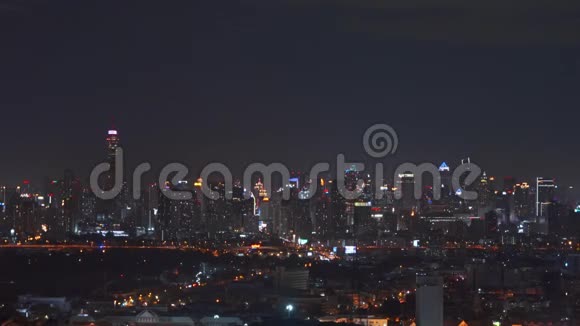 泰国曼谷市夜间的摩天大楼和高层建筑市中心金融区4K城景VDO视频的预览图
