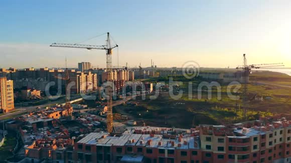 施工现场由上城市公寓的建设过程视频的预览图