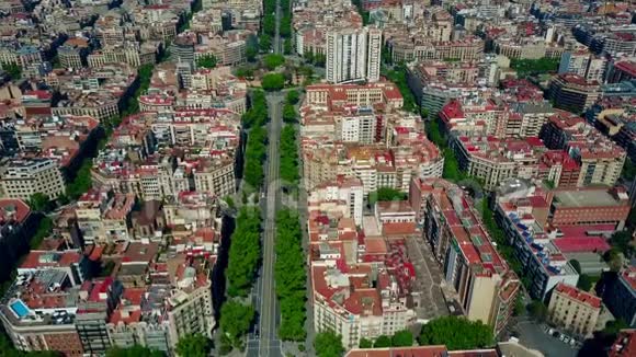 巴塞罗那住宅街区模式和主要街道鸟瞰西班牙4K视频视频的预览图