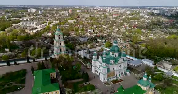 从鸟瞰切尔尼戈夫市城市景观视频的预览图