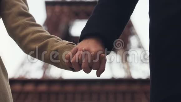 恋人们把手拿走永远分开结束关系离婚视频的预览图