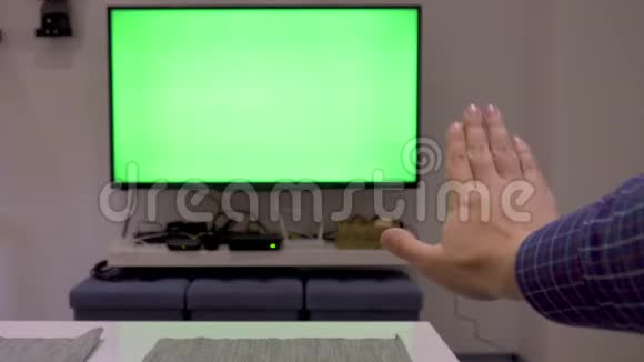 具有手势控制功能的电视视频的预览图