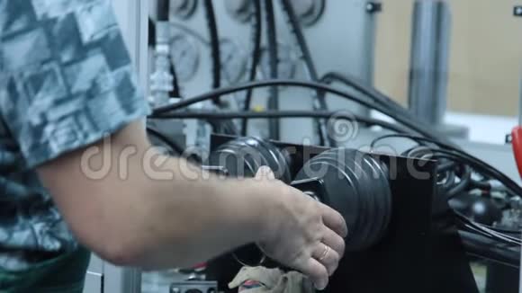 工人手管理自动生产线操纵杆视频的预览图