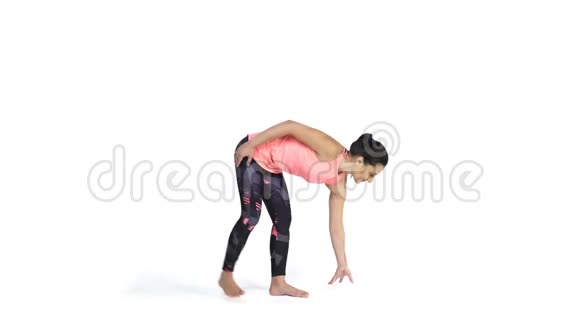 练习瑜伽的女人视频的预览图