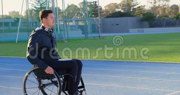 运动场地4k的残疾人轮椅运动视频的预览图