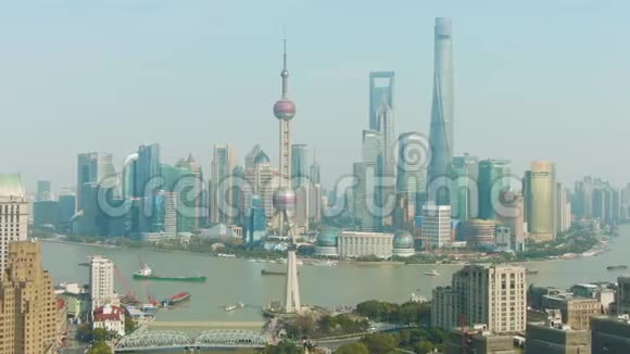 上海城黄浦和陆家嘴城市景观在晴天中国鸟瞰图视频的预览图