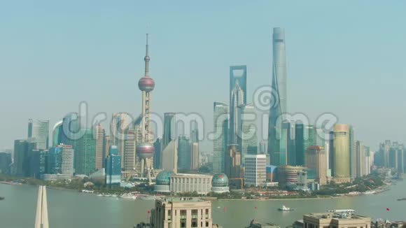 上海城黄浦和陆家嘴城市景观在晴天中国鸟瞰图视频的预览图