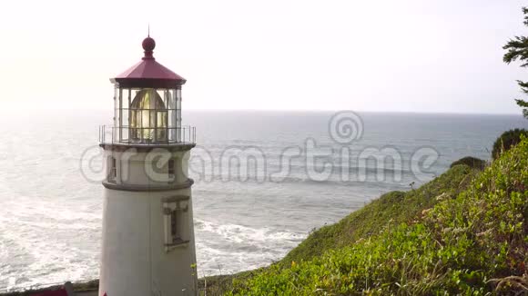 从美国俄勒冈山海岸灯塔航海灯塔出发视频的预览图