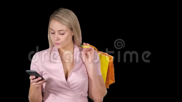 购物女性短信阿尔法频道视频的预览图