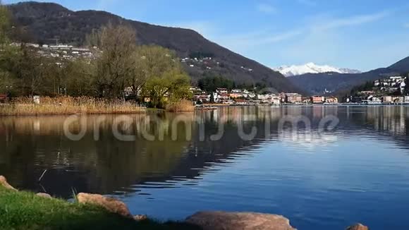 卢加诺湖全景意大利雷文纳庞特特丽莎阳光明媚的冬日里的塞雷斯奥视频的预览图