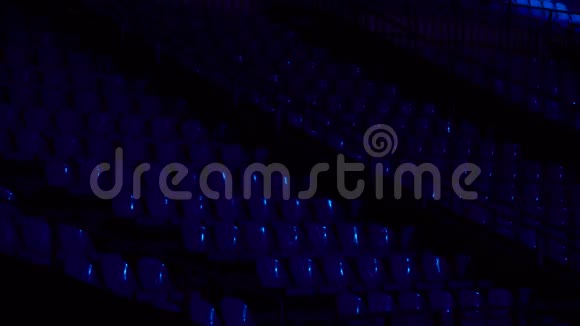 在黑暗中音乐厅的座位视频的预览图