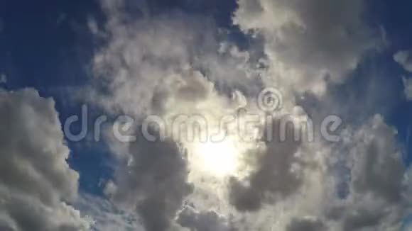 美丽的云景时光流逝与上帝在天堂的永远幸福视频的预览图