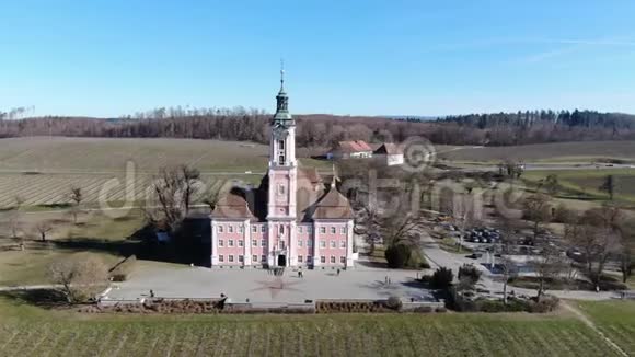 德国天主教堂空中镜头背景是森林4k视频的预览图