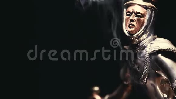 萨满身影烟暗背景视频的预览图