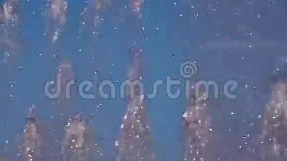 跳跃喷气喷泉视频的预览图