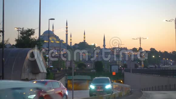 伊斯坦布尔老城区的道路交通视频的预览图
