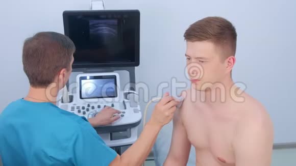 临床上对臂肩关节患者进行超声扫描检查视频的预览图