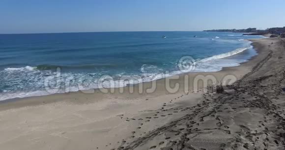 保加利亚波莫里乡村海滩上的沙纹视频的预览图