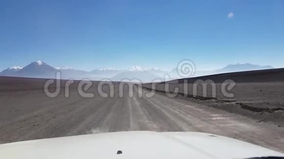 玻利维亚沙漠卡车6顺利视频的预览图