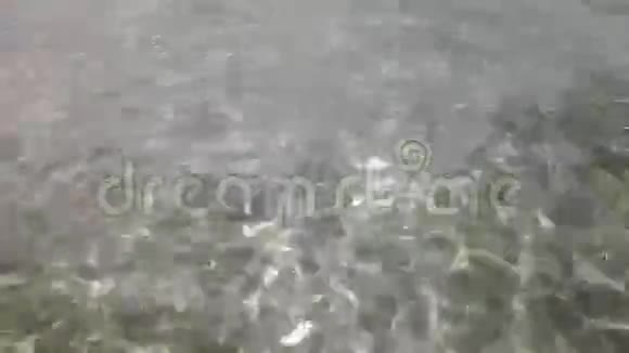 暴风雨后大海的倒影视频的预览图