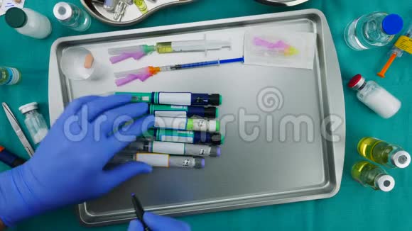 护士准备住院药物写在医院注射胰岛素视频的预览图