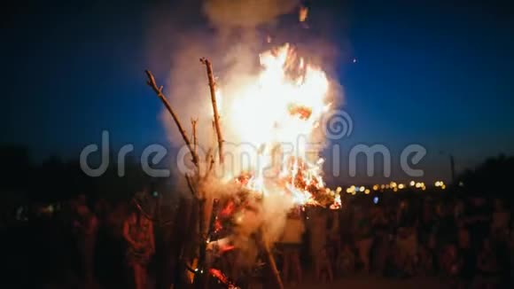 库帕拉之夜的仪式火视频的预览图